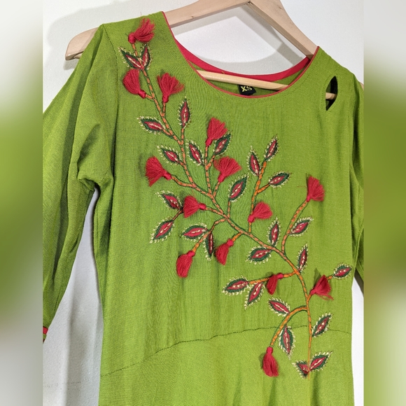 Vintage ethnic Indian embroidered decal bell sleeve maxi dress slit shoulders - Picture 6 of 16